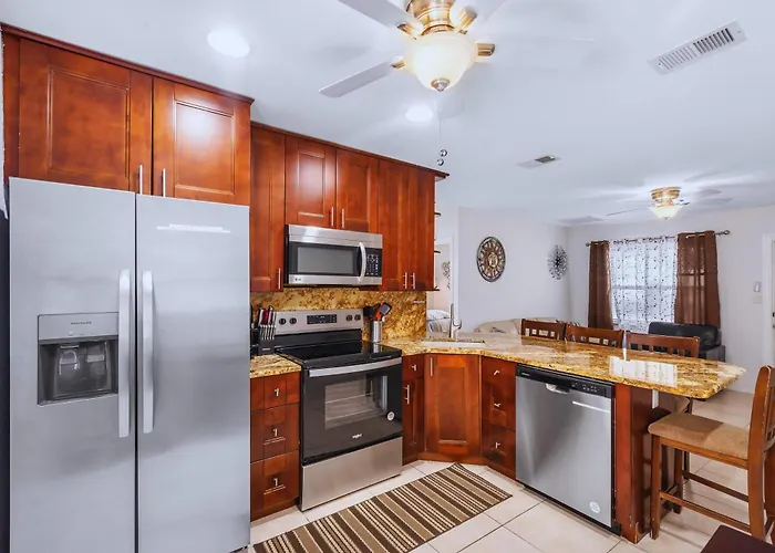 Charming Beachside Retreat #1 - Steps To The Ferienhaus Clearwater Beach
