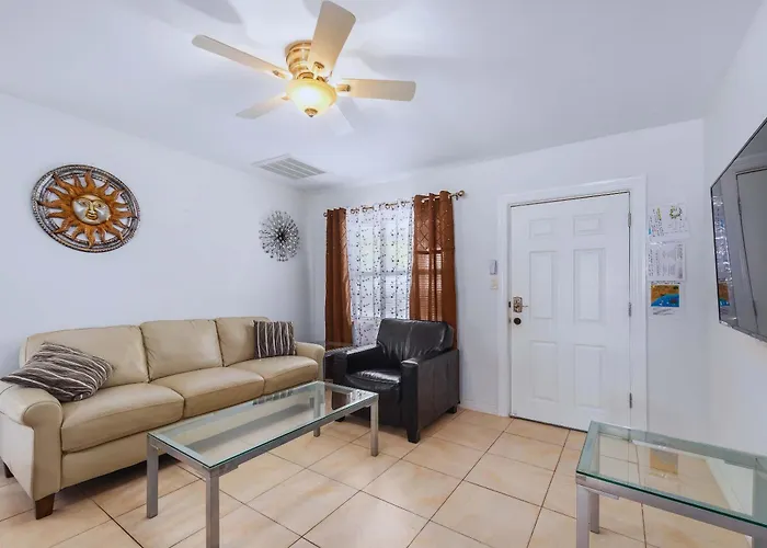 Charming Beachside Retreat #1 - Steps To The * Clearwater Beach