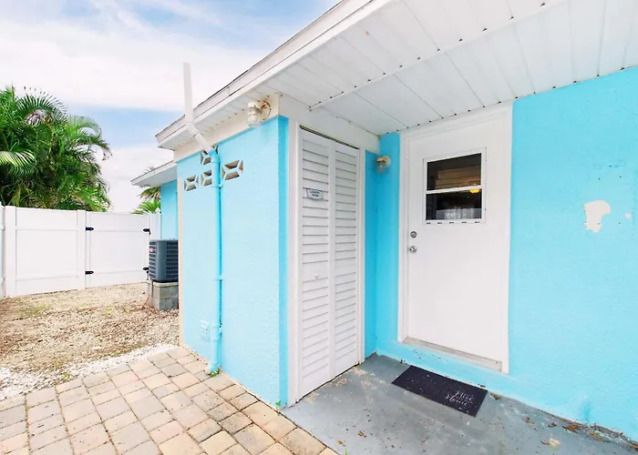Charming Beachside Retreat #1 - Steps To The * Clearwater Beach
